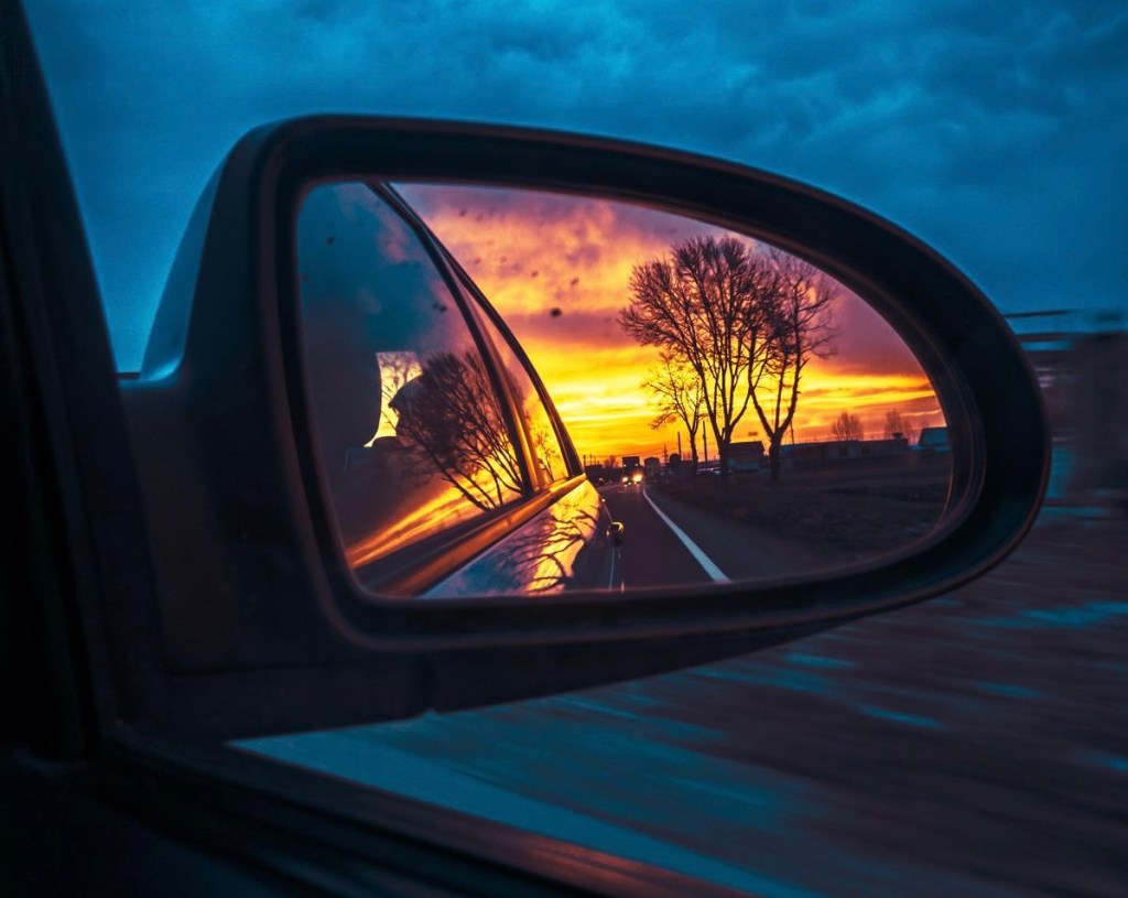 عابر كالدُخان